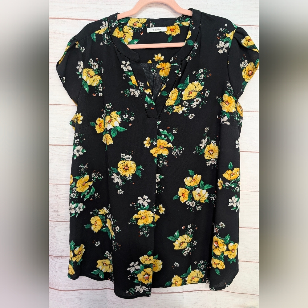 Nwot Mandee Floral Black and Yellow 💛 Floral Print Women's Top Size 1X